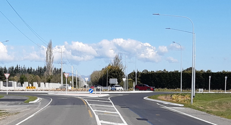 fernside and flaxton road roundabout